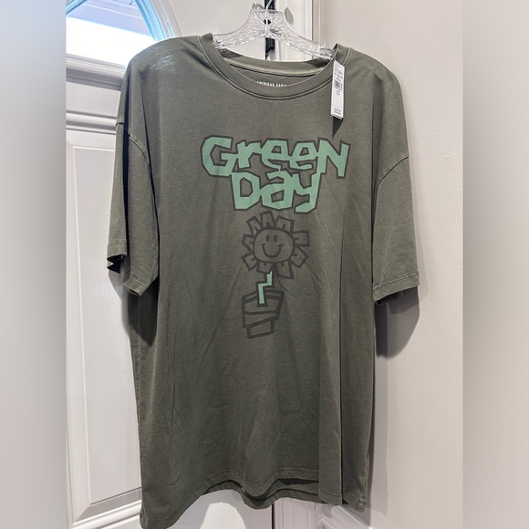 NWT American Eagle Graphic TShirt - Picture 1 of 2